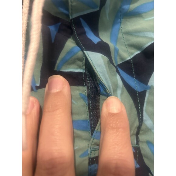 J. Crew Board Shorts Men Size 36 Blue Leaf Mesh lined Cargo Pocket Beach Swim - Picture 5 of 6
